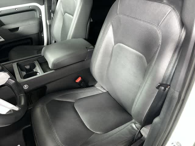 2023 Land Rover Defender SE