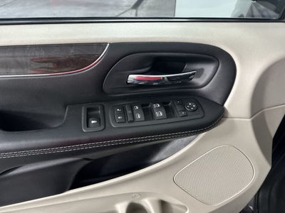 2016 Chrysler Town & Country Touring
