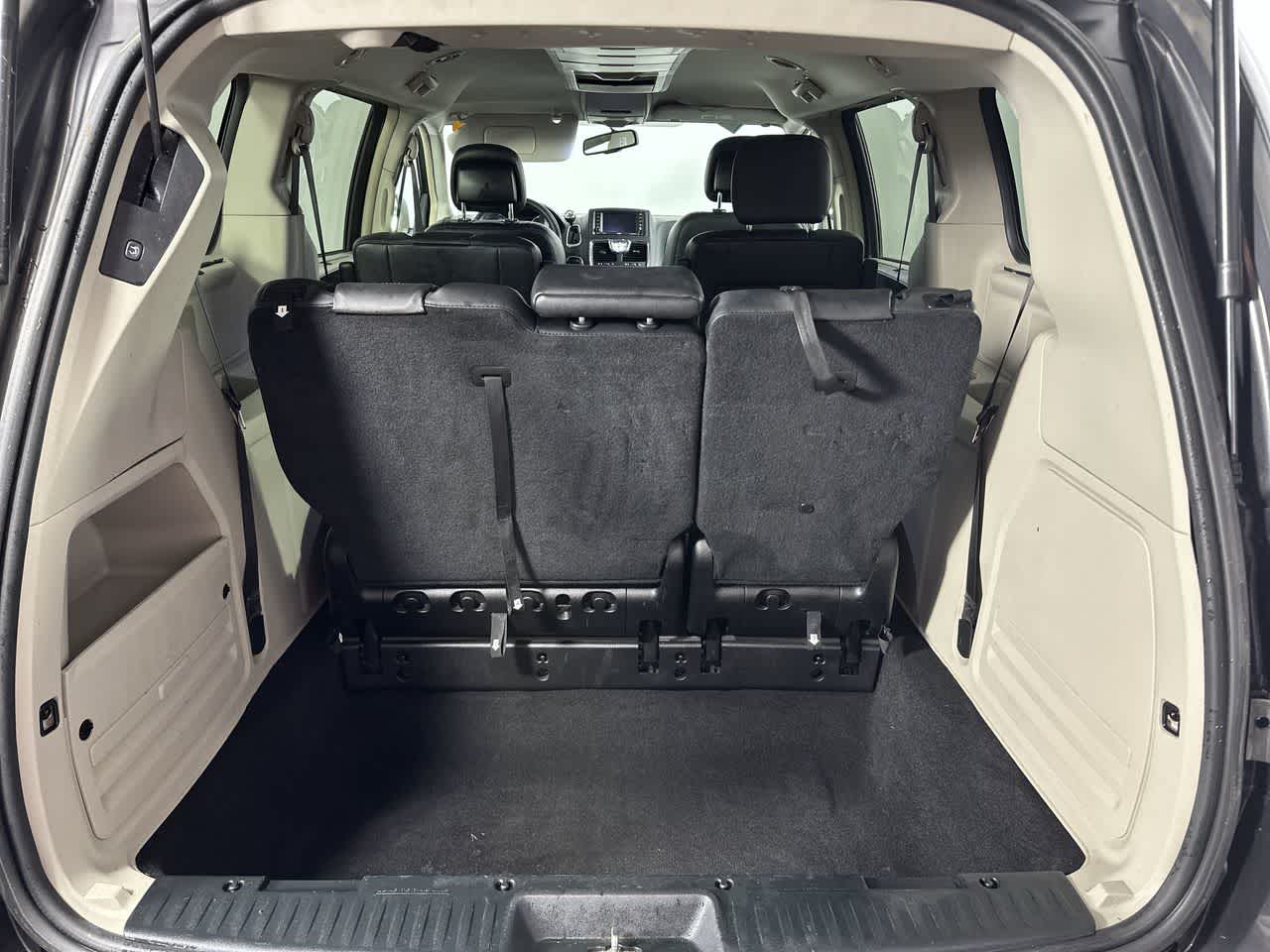 2016 Chrysler Town & Country Touring