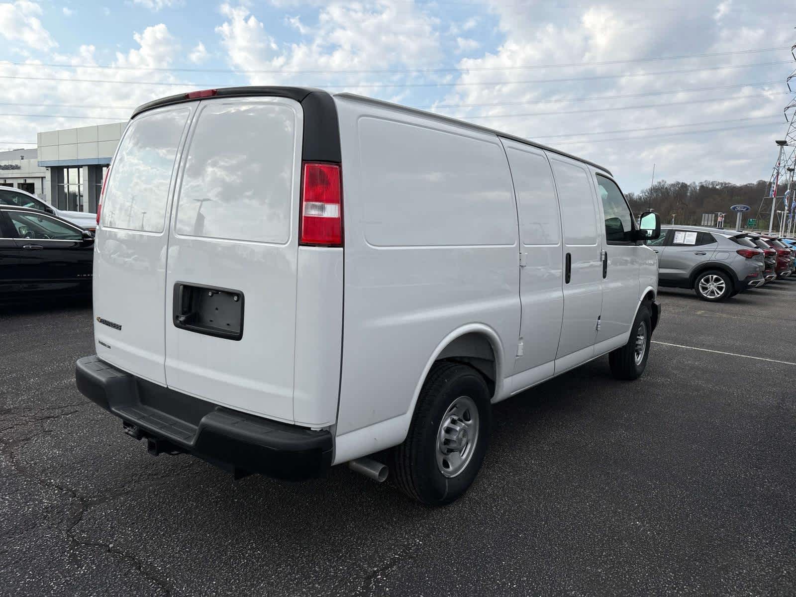 2025 Chevrolet Express Cargo WT