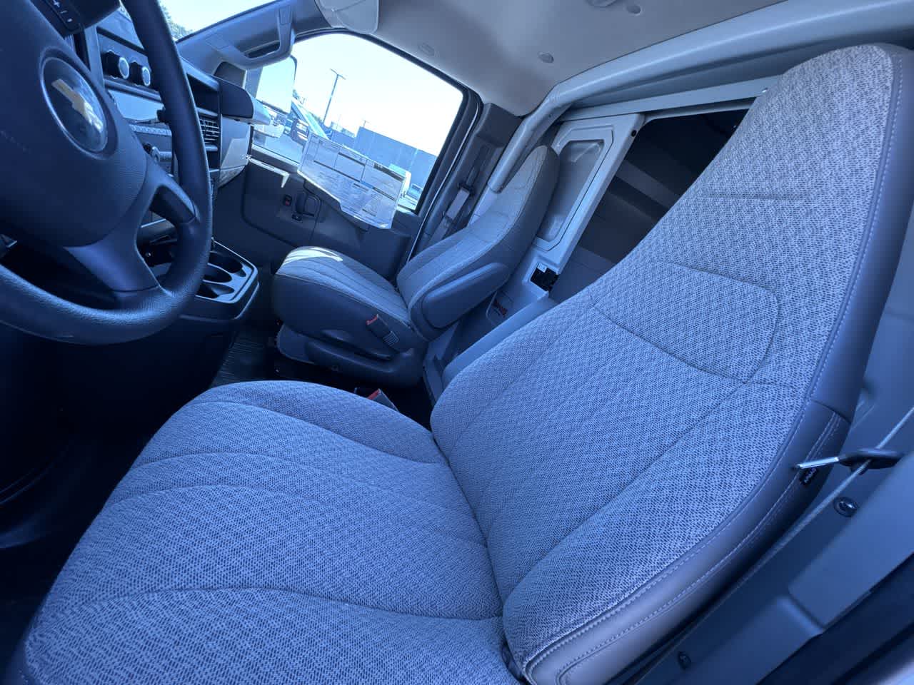 2025 Chevrolet Express Cutaway 3500 1WT