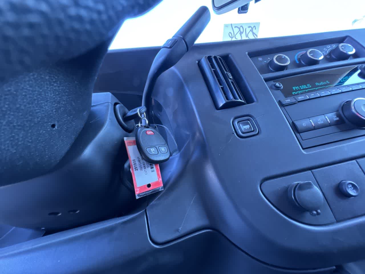 2025 Chevrolet Express Cutaway 3500 1WT