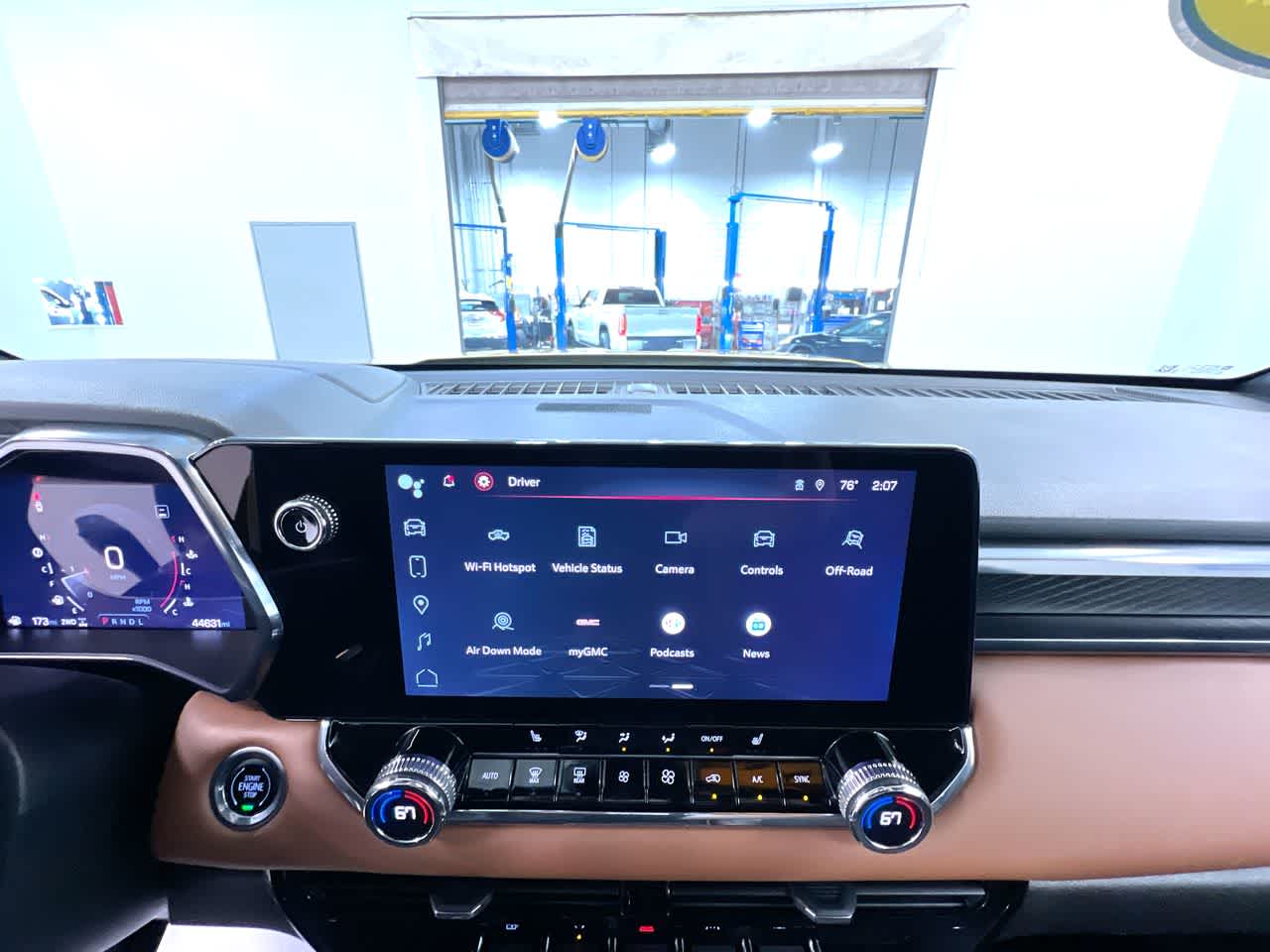 2023 GMC Canyon 4WD AT4