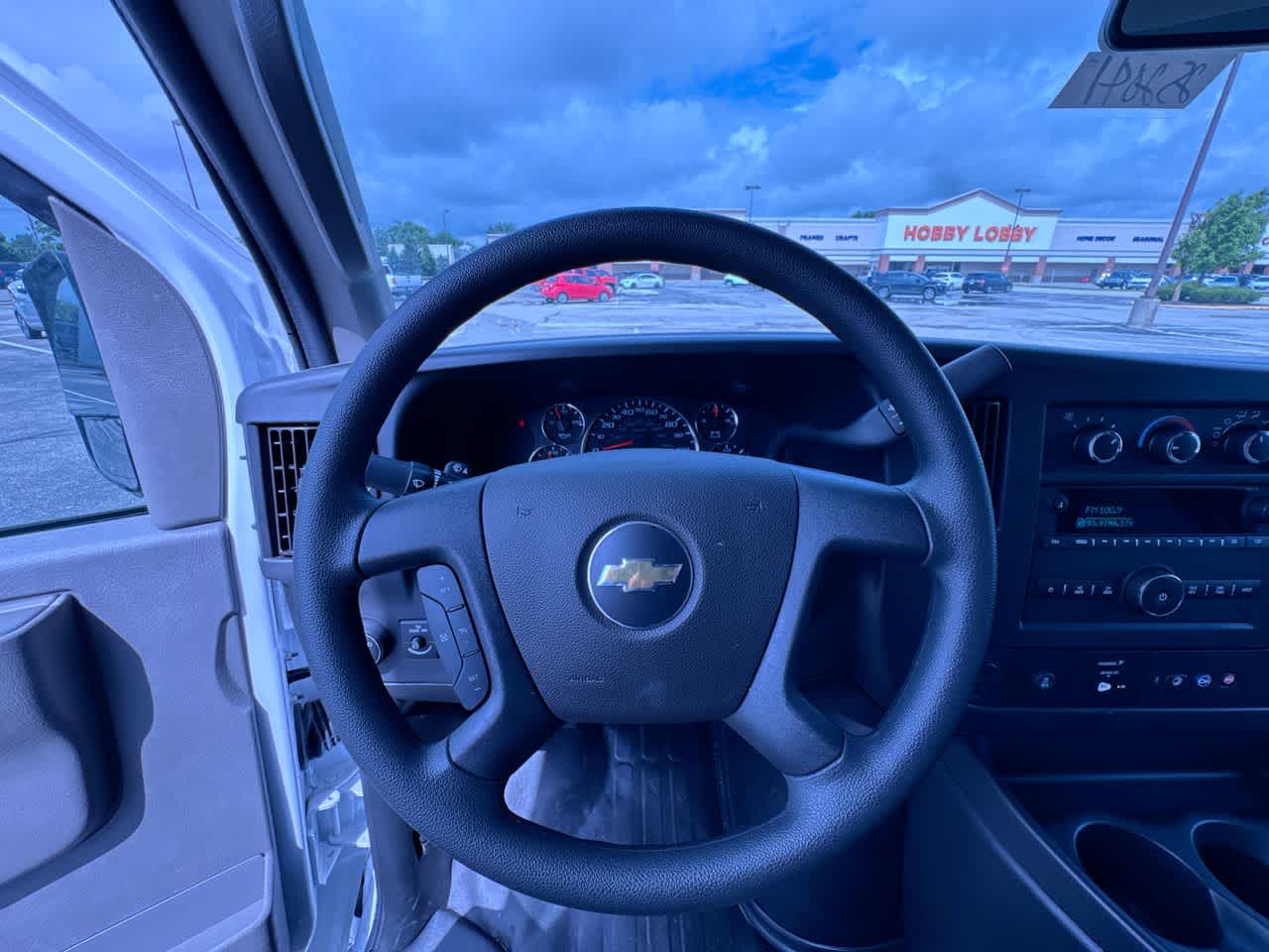 2025 Chevrolet Express Cutaway 3500 1WT