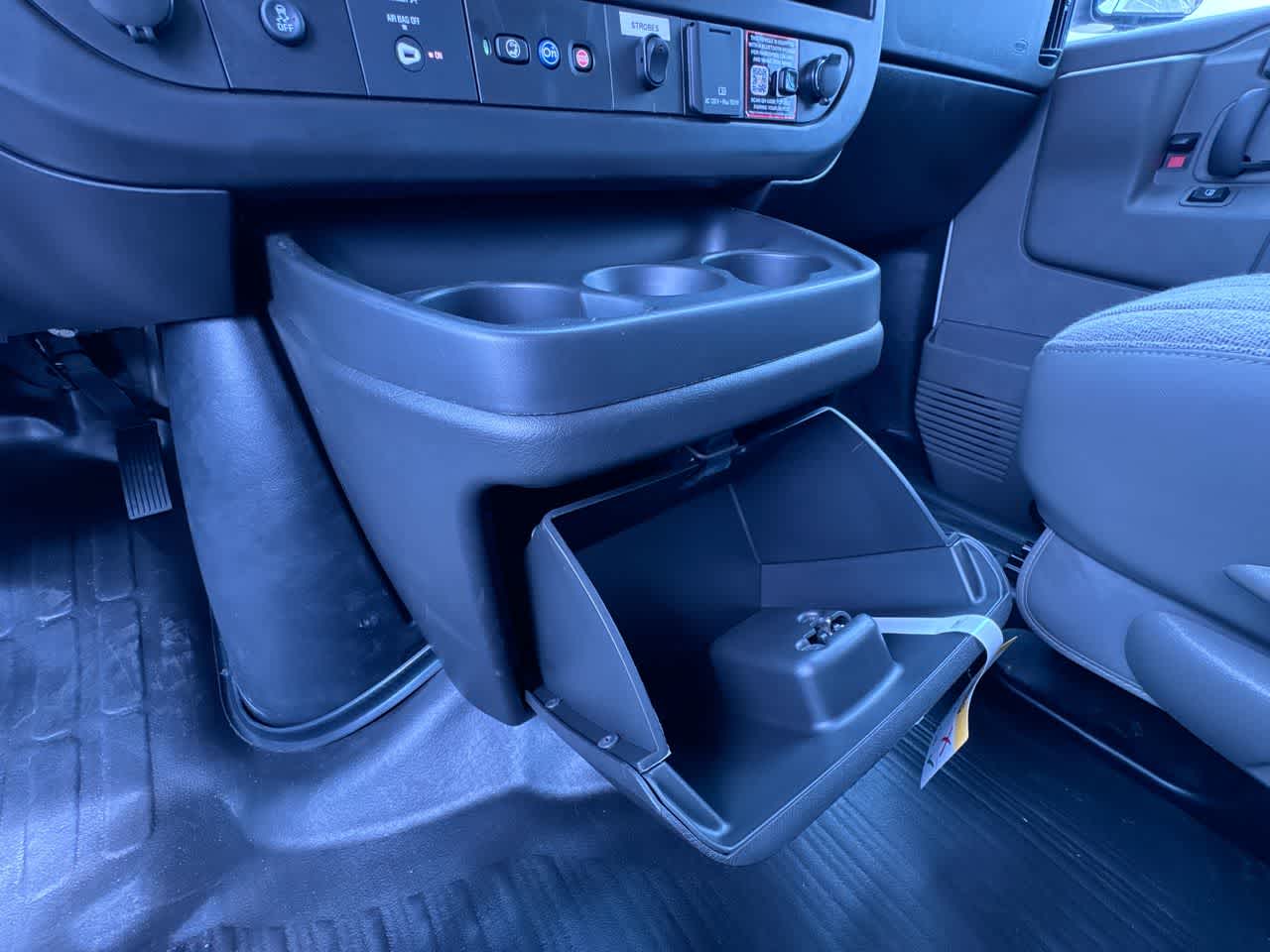2026 Chevrolet Express Cutaway 3500 1WT