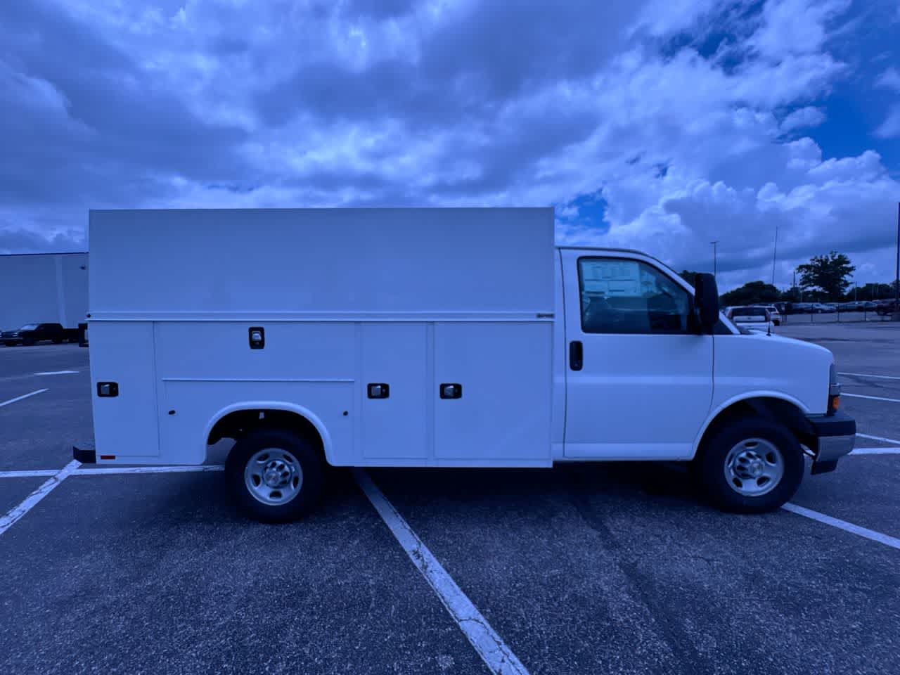 2026 Chevrolet Express Cutaway 3500 1WT