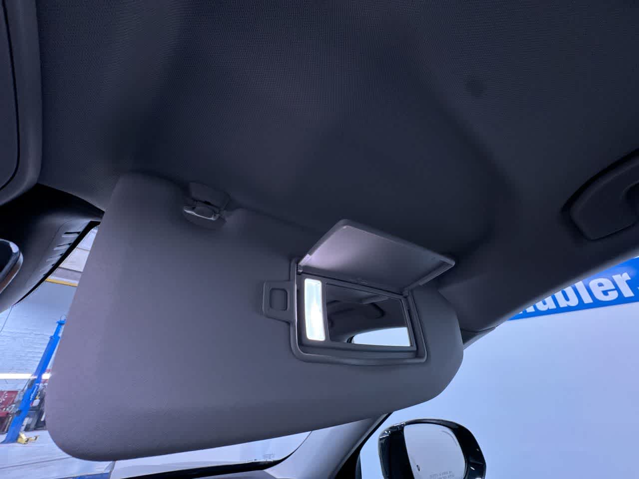 2023 Volvo XC60 Plus Dark Theme