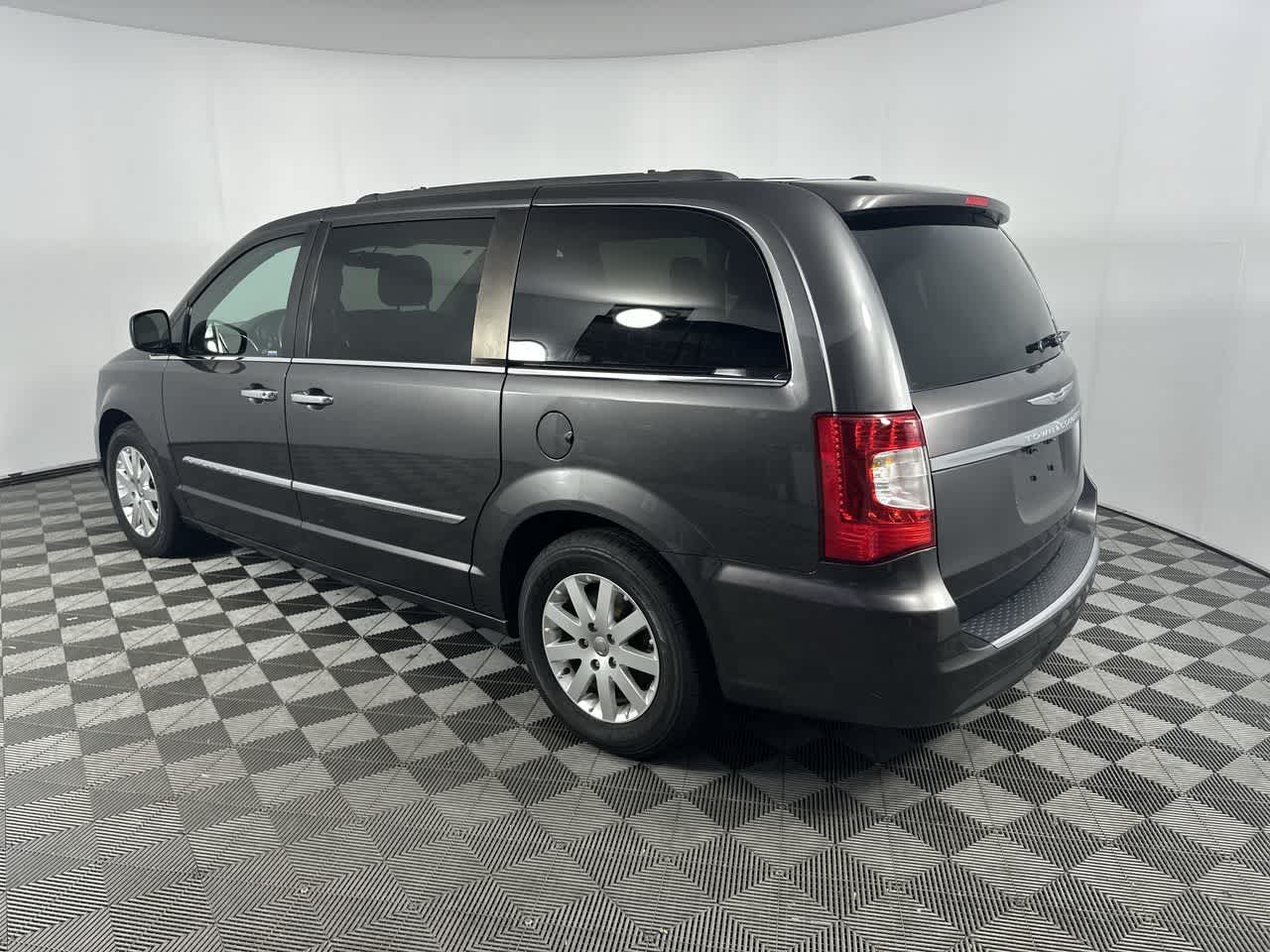2016 Chrysler Town & Country Touring