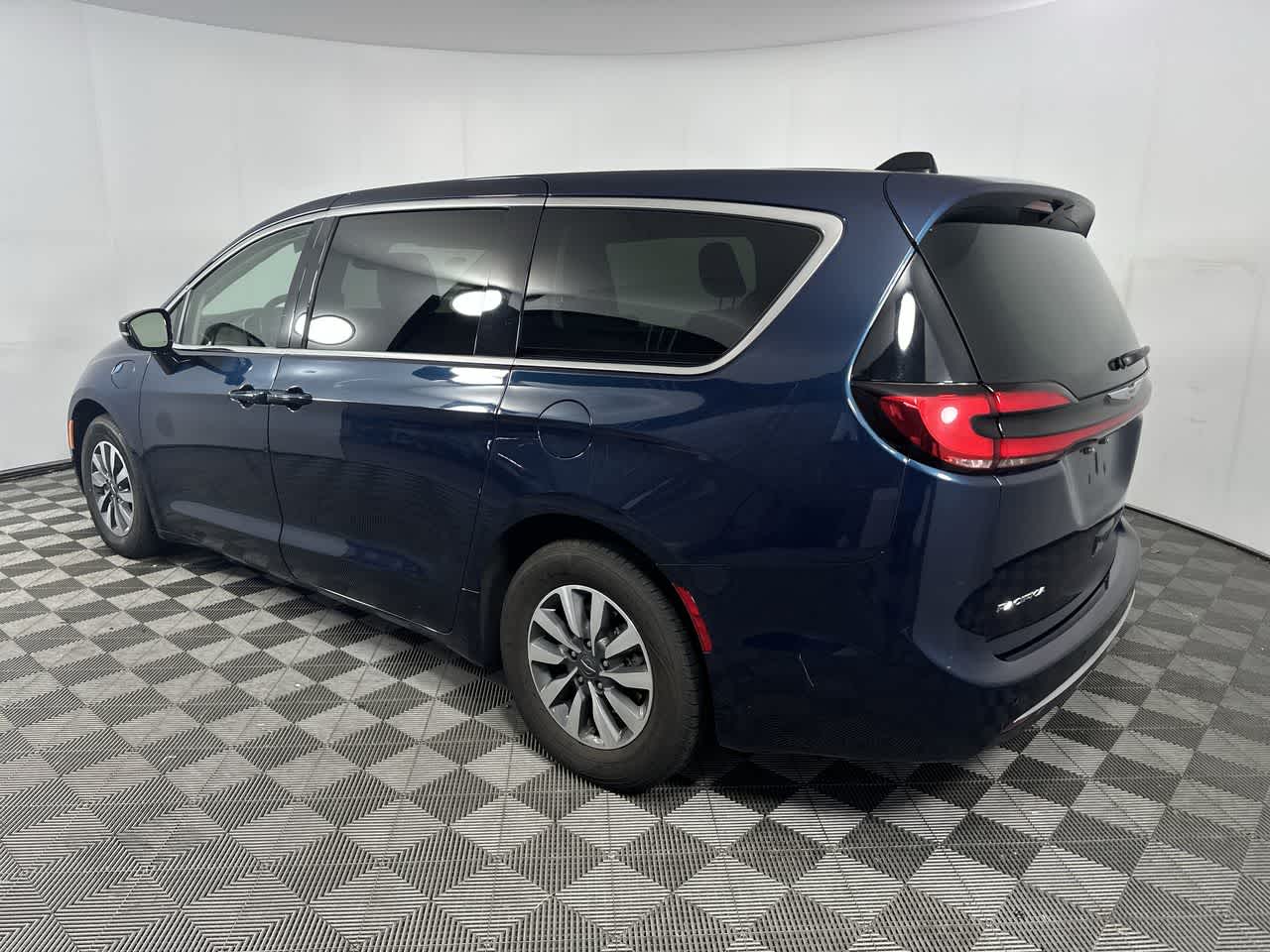 2024 Chrysler Pacifica Hybrid Select