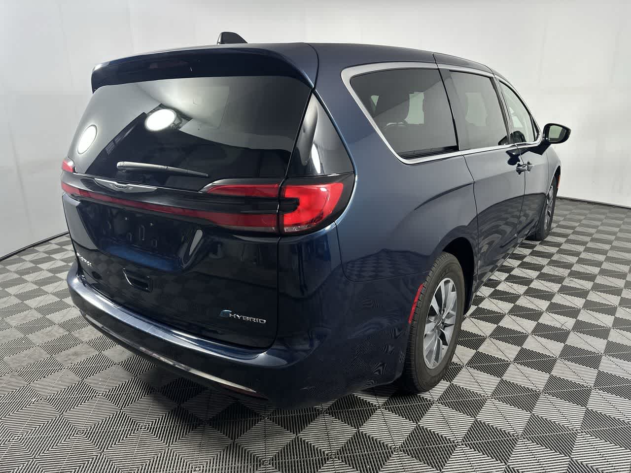 2024 Chrysler Pacifica Hybrid Select