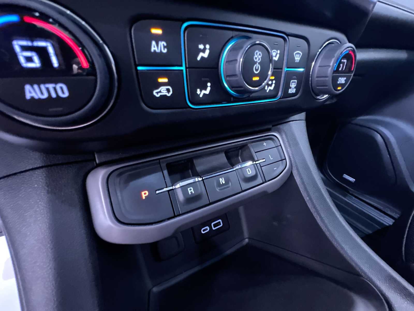 2023 GMC Acadia AT4