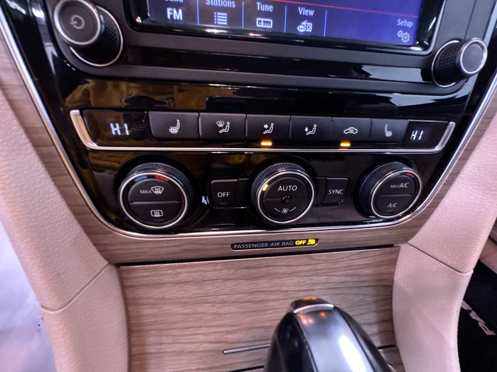 2016 Volkswagen Passat 1.8T SE