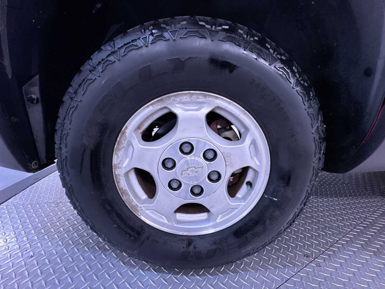 2004 Chevrolet Avalanche 1500 5dr Crew Cab 130" WB 4WD