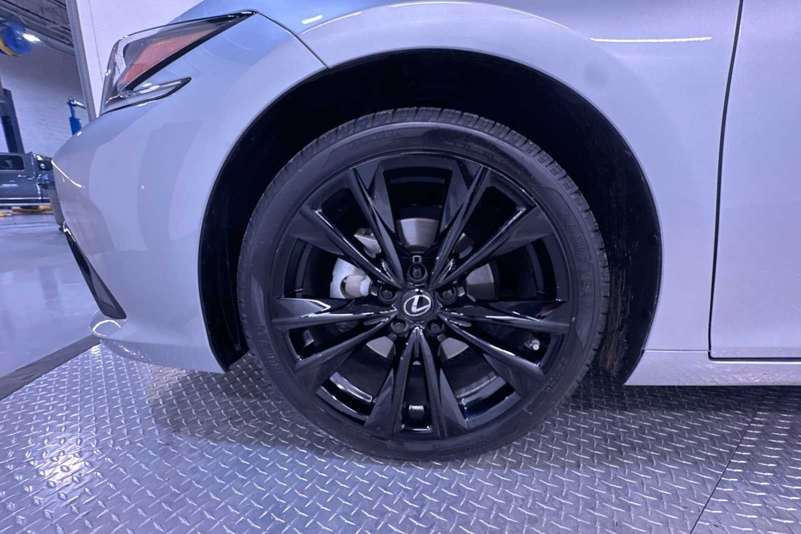 2023 Lexus ES F SPORT Handling