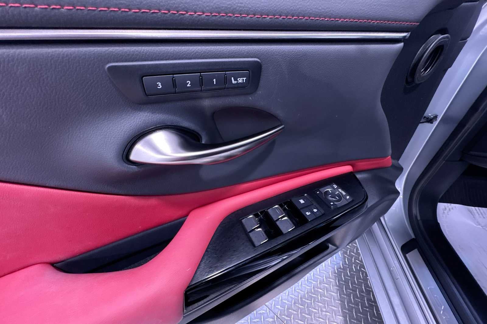 2023 Lexus ES F SPORT Handling