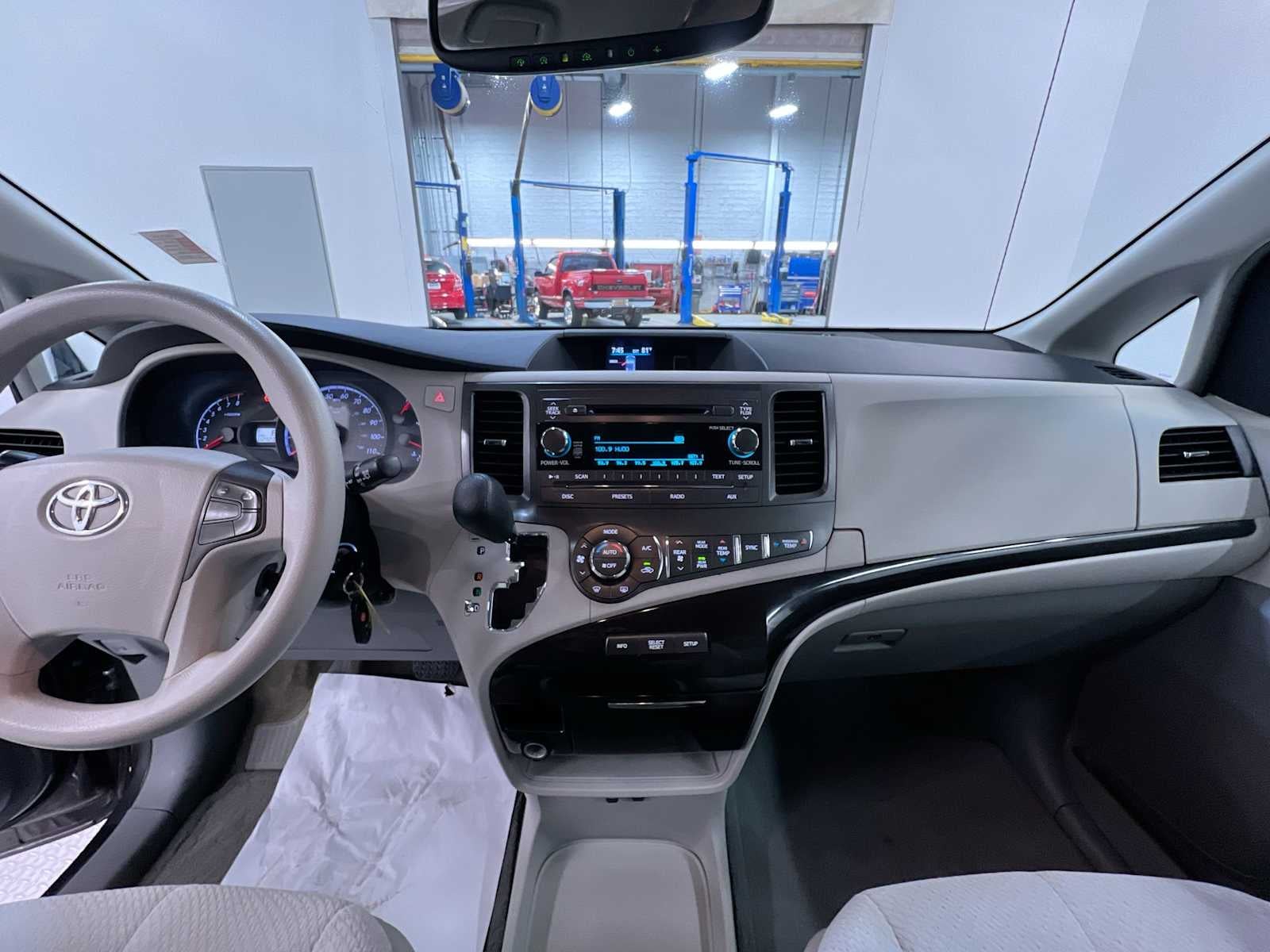 2013 Toyota Sienna LE