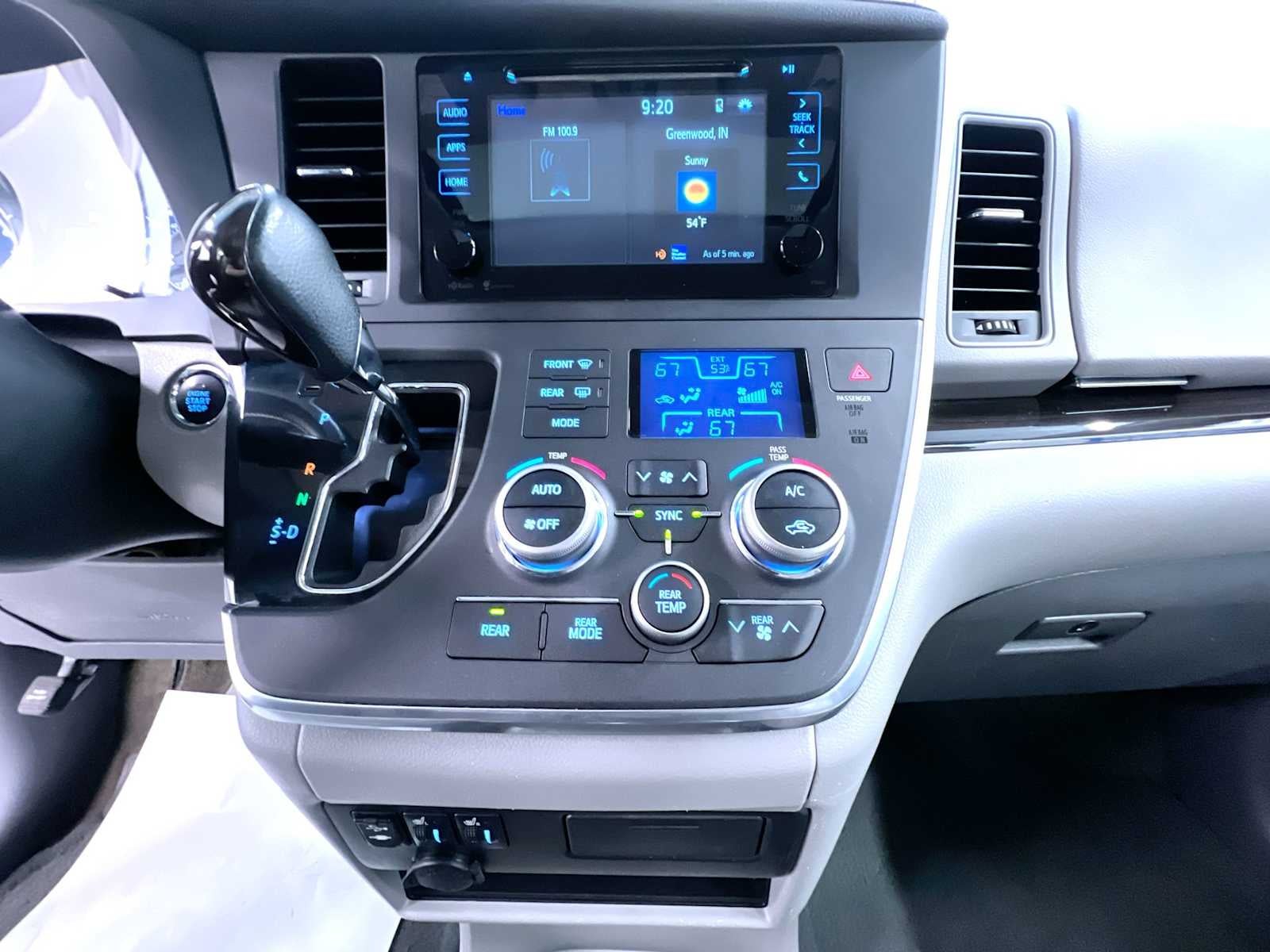 2015 Toyota Sienna XLE
