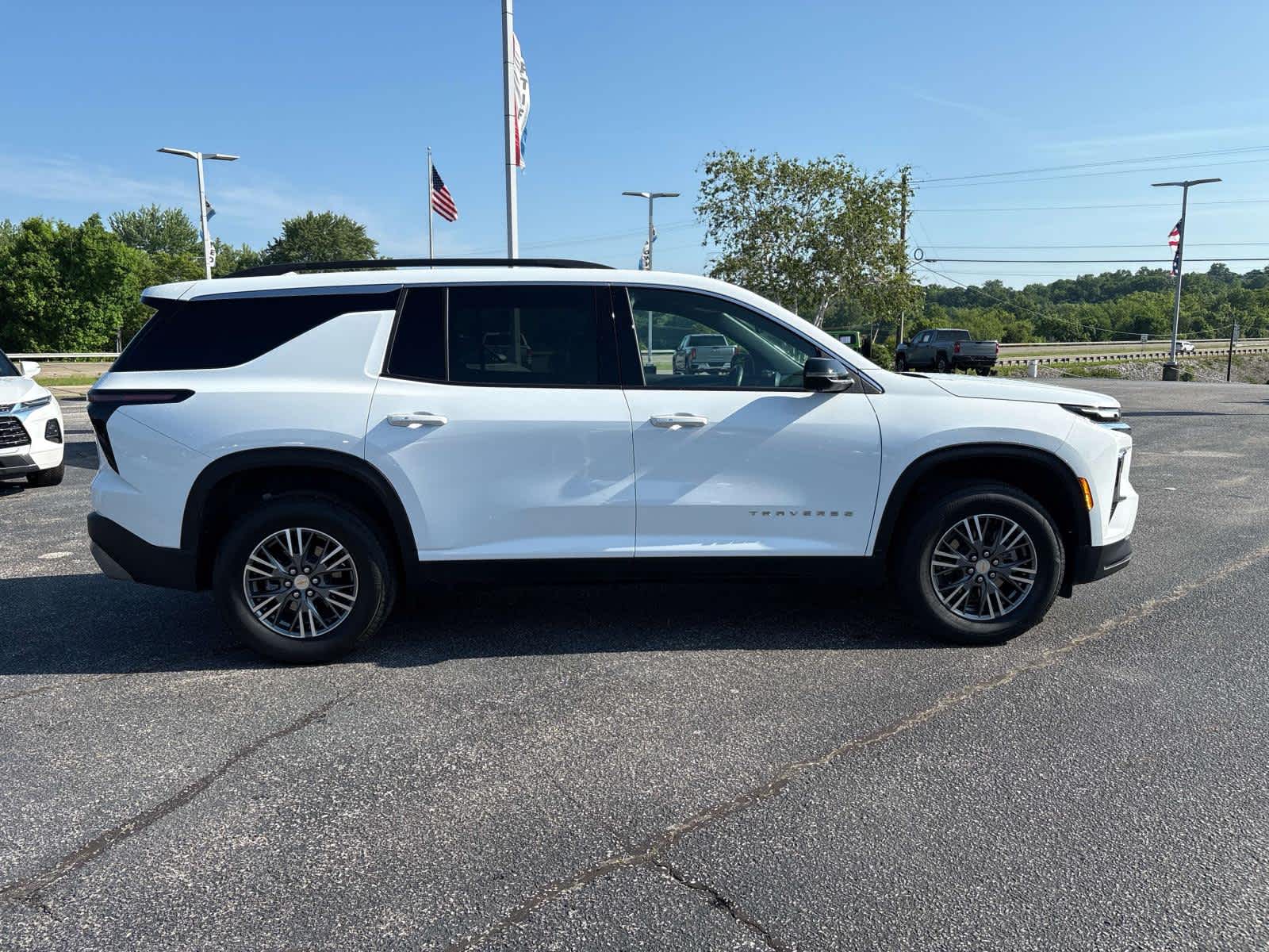 2024 Chevrolet Traverse 1LT - Photo 7