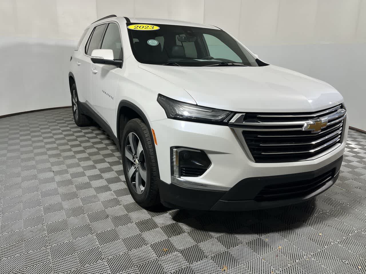 2023 Chevrolet Traverse LT Leather