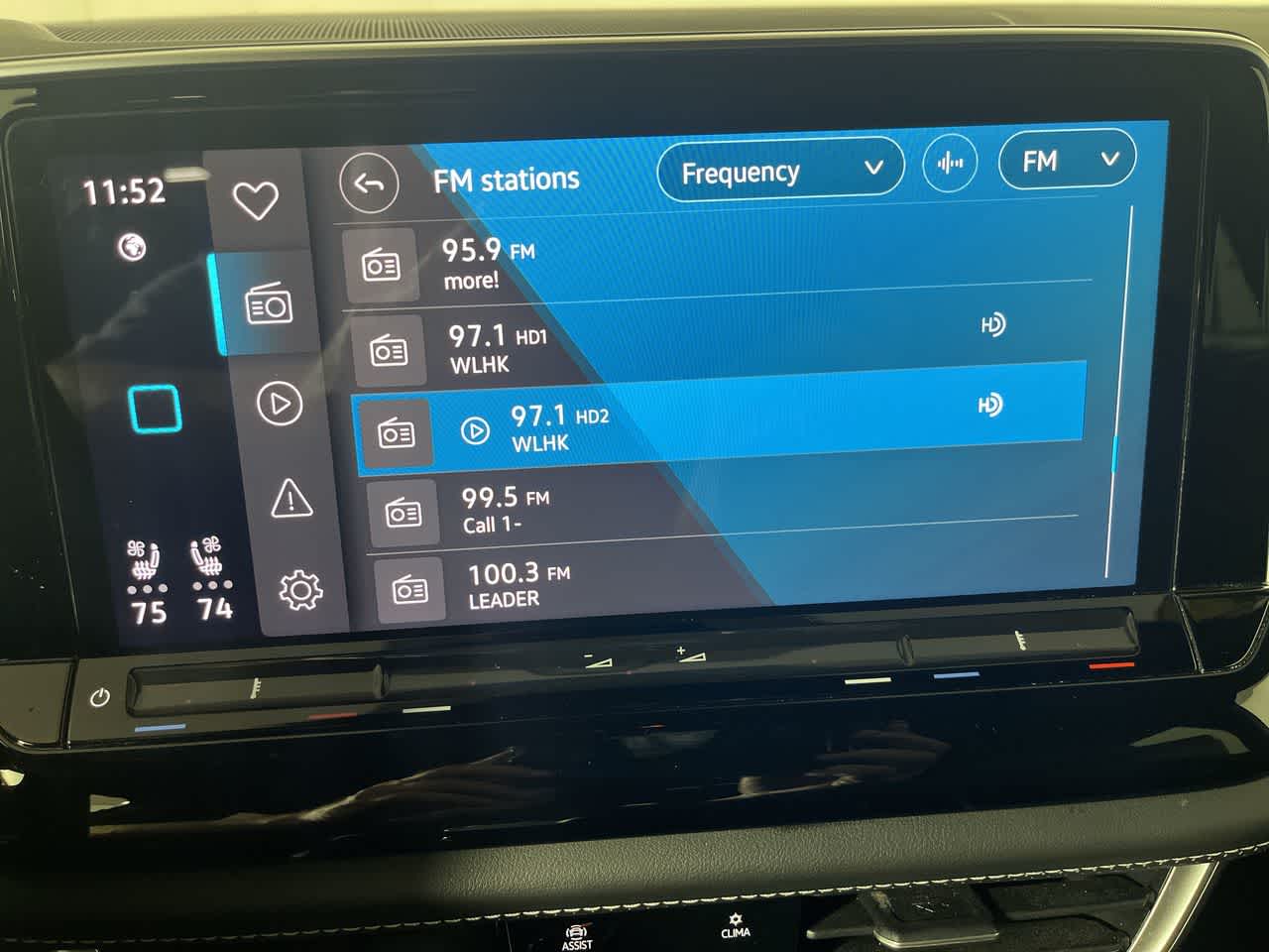 2024 Volkswagen Atlas Cross Sport 2.0T SE w/Technology