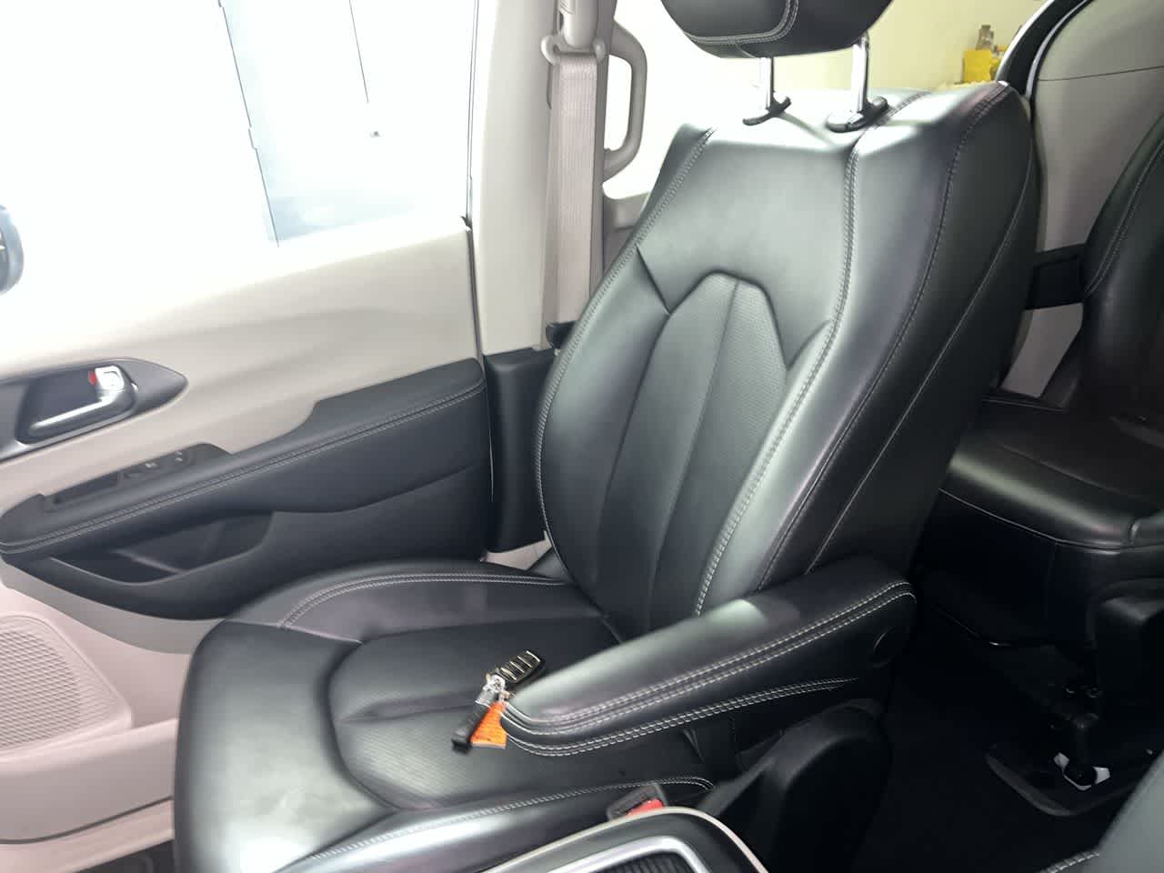 2023 Chrysler Pacifica Hybrid Touring L