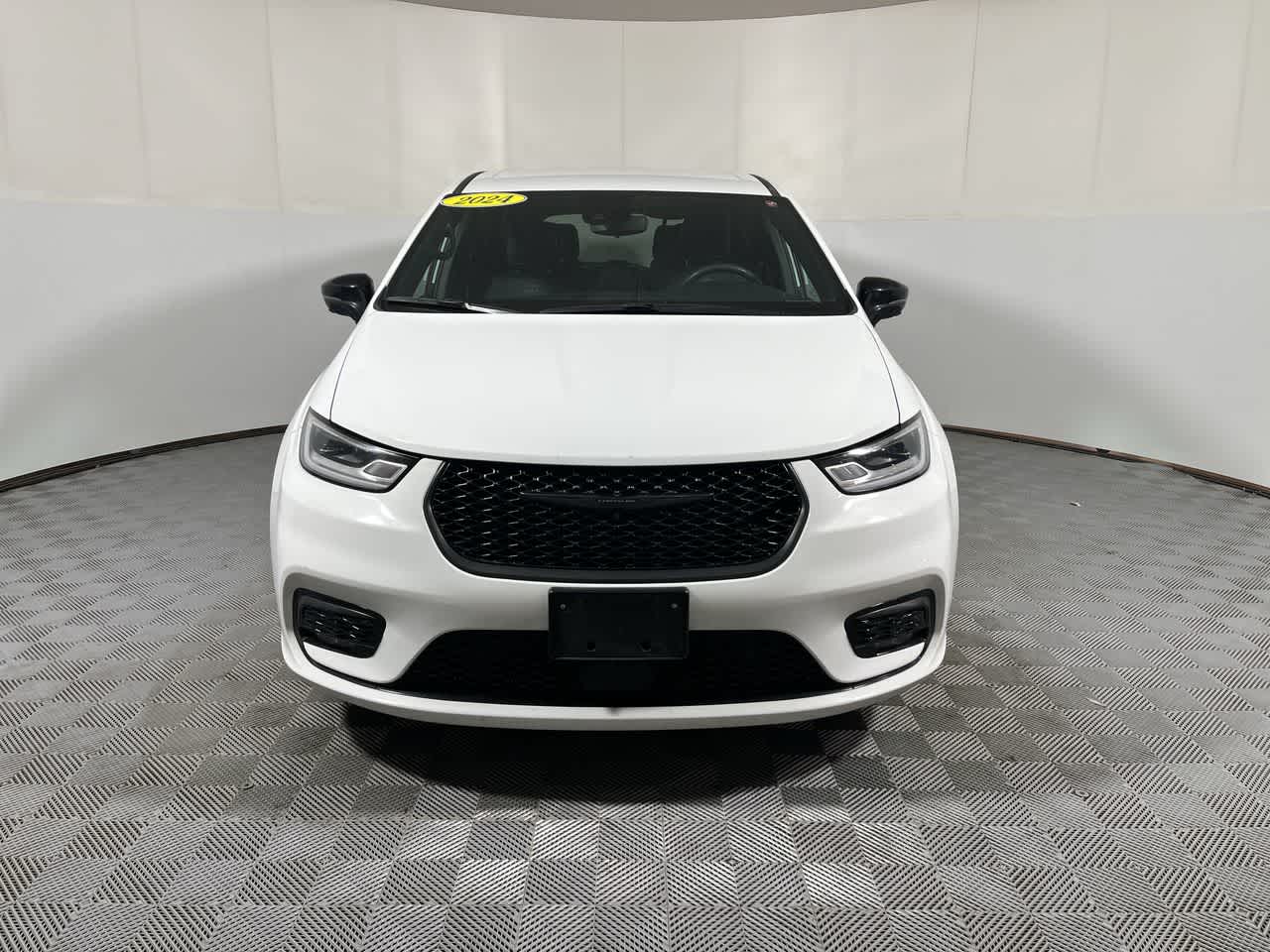 2024 Chrysler Pacifica Hybrid S Appearance Pkg