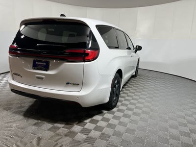 2024 Chrysler Pacifica Hybrid S Appearance Pkg