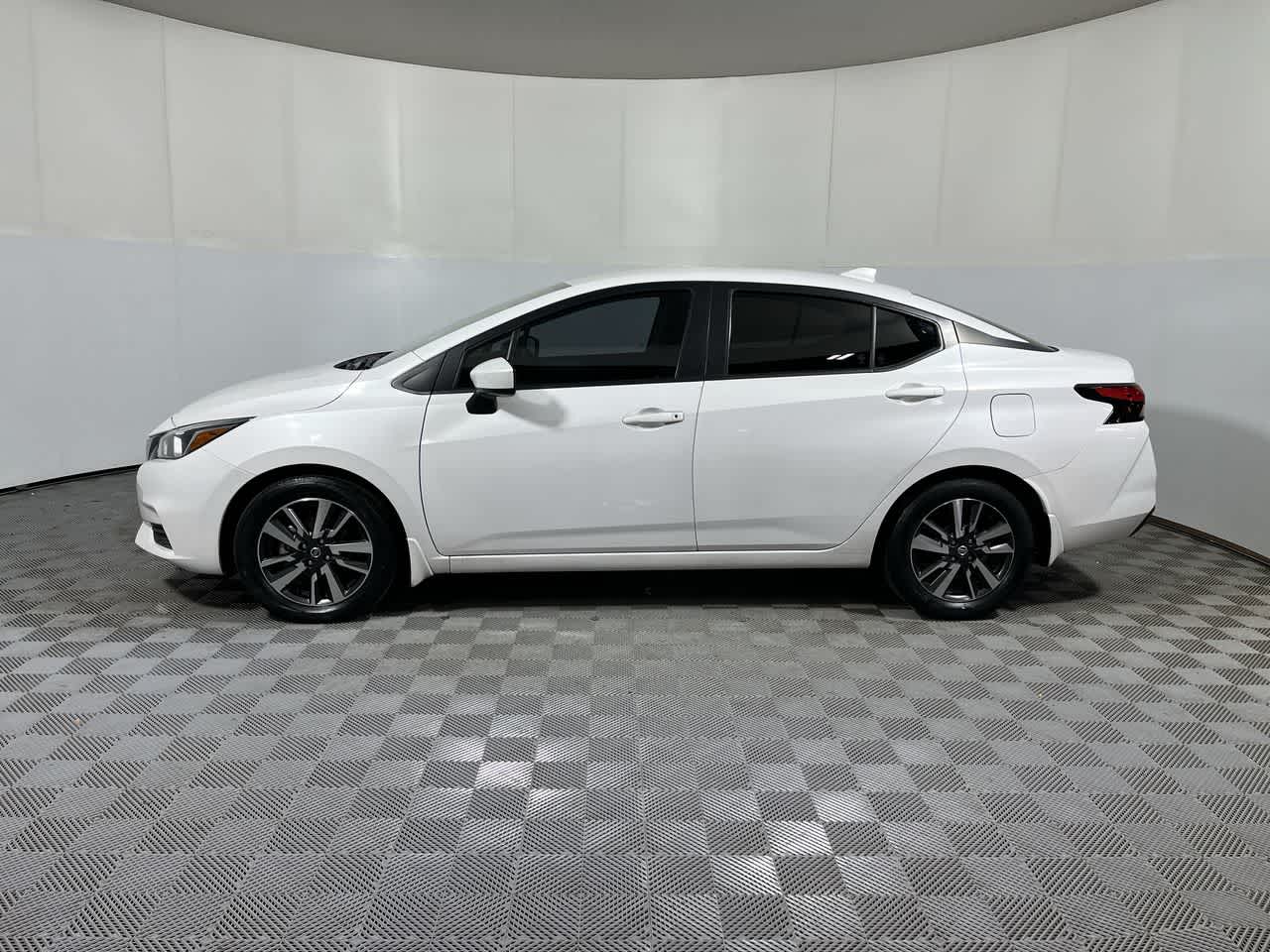2022 Nissan Versa SV