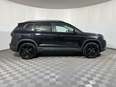 2025 Volkswagen Taos SE Black