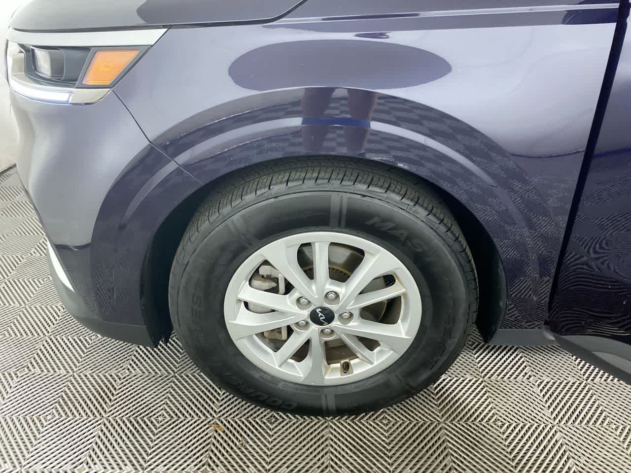 2024 Kia Carnival LX