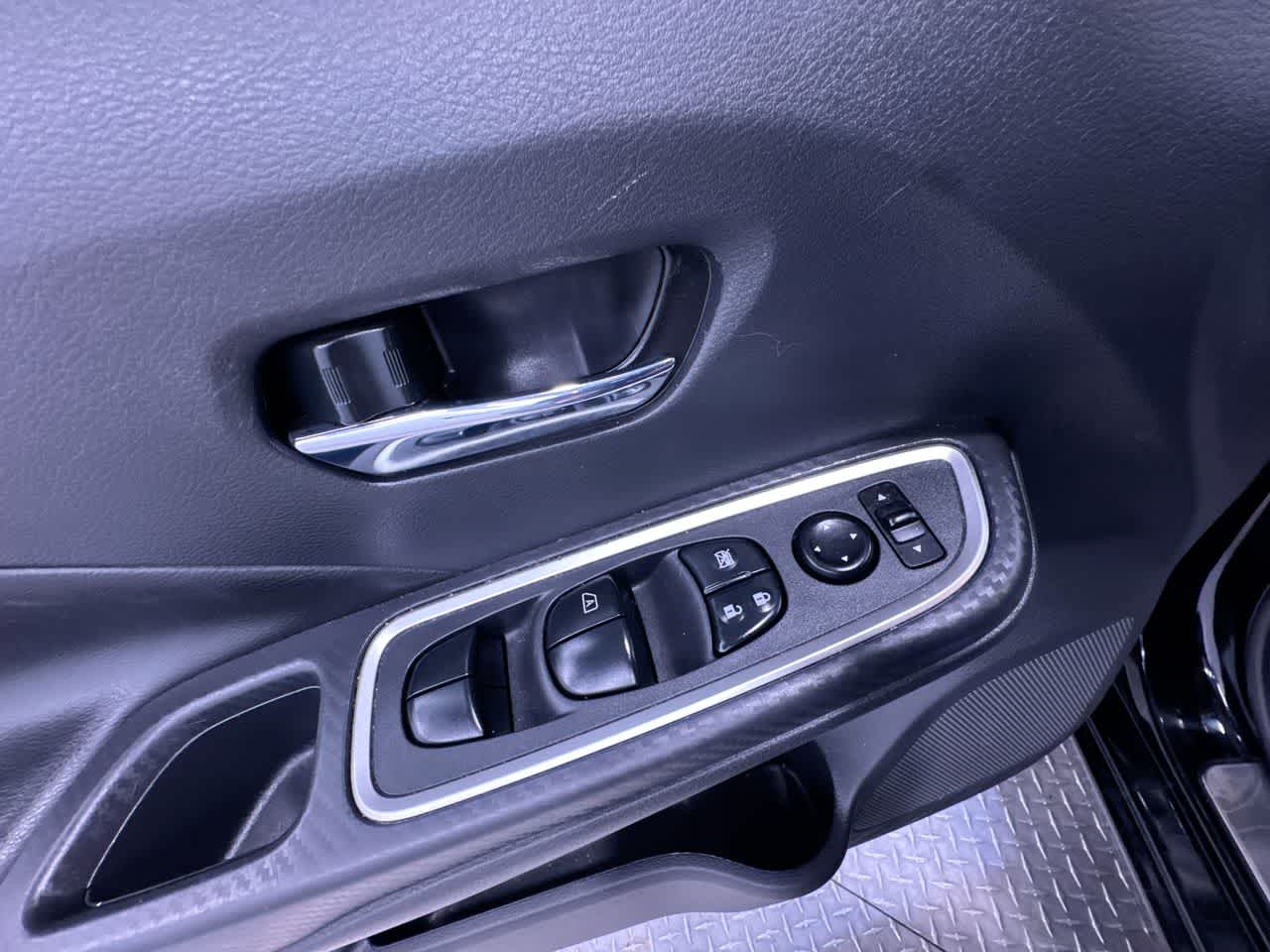 2022 Nissan Versa SR