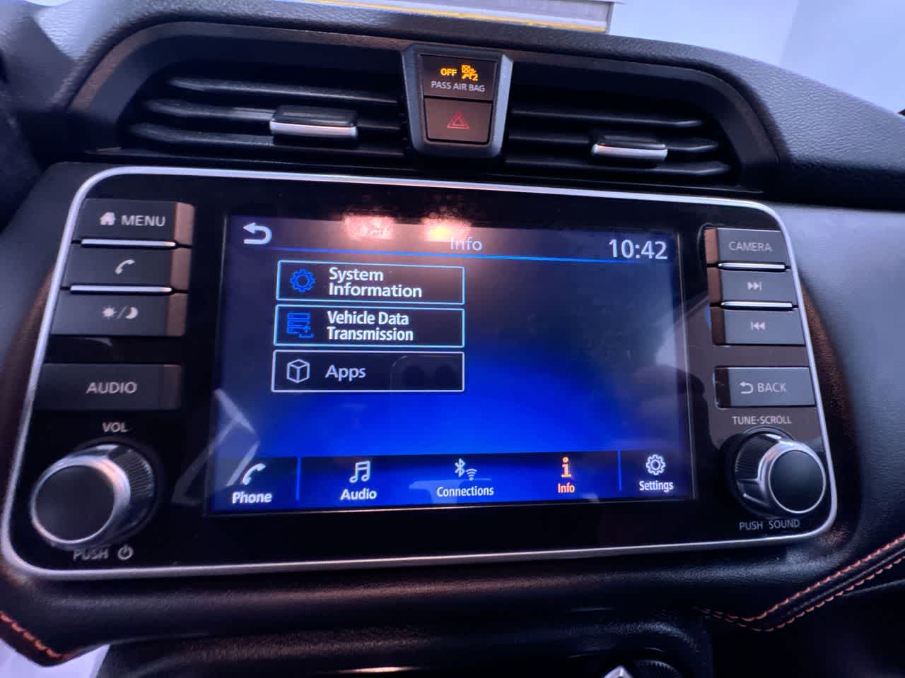 2022 Nissan Versa SR