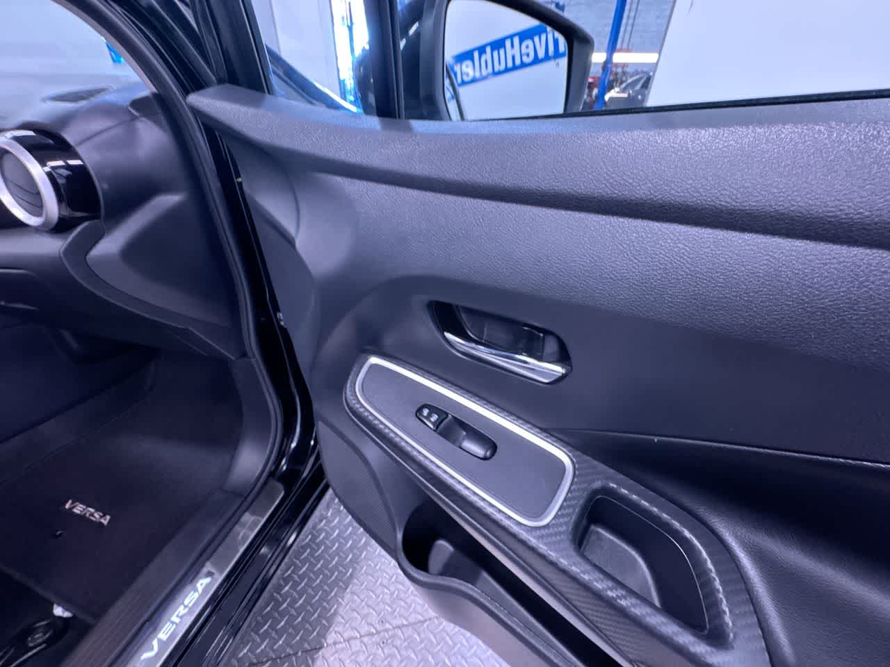 2022 Nissan Versa SR