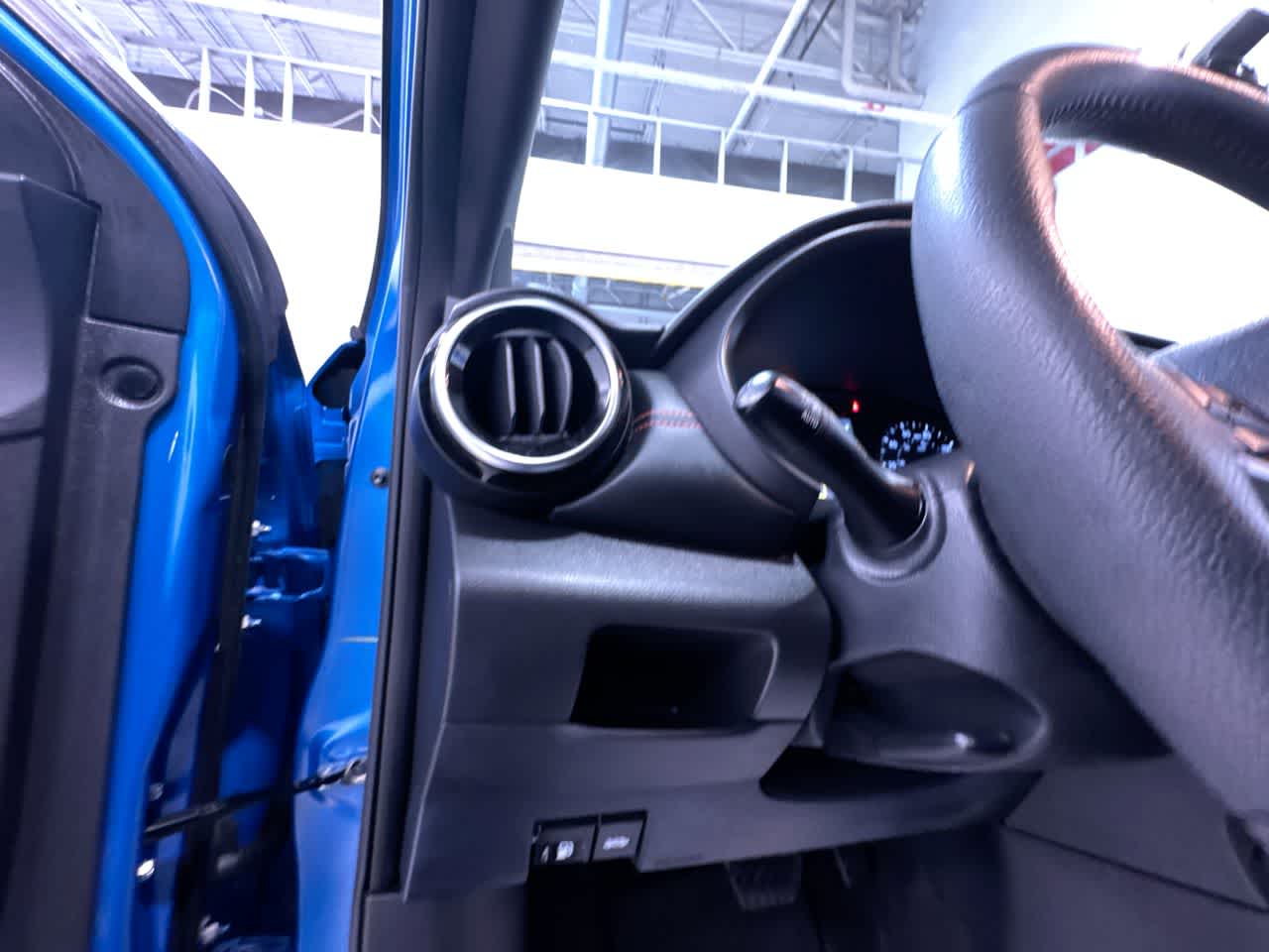 2022 Nissan Kicks SR