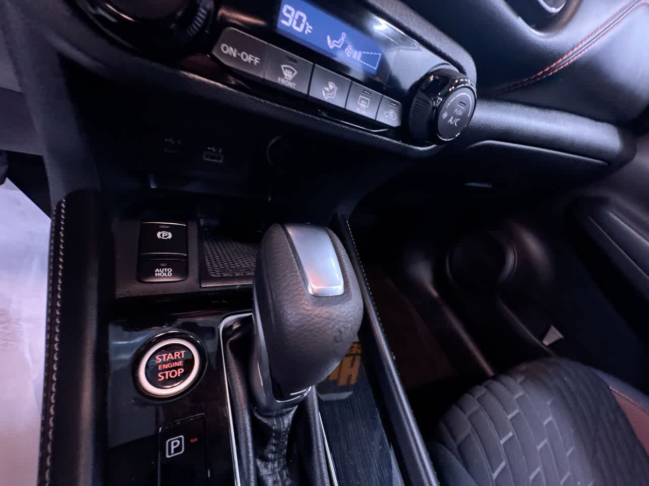 2022 Nissan Kicks SR