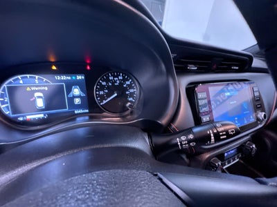 2022 Nissan Kicks SR