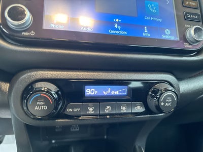 2022 Nissan Kicks SR