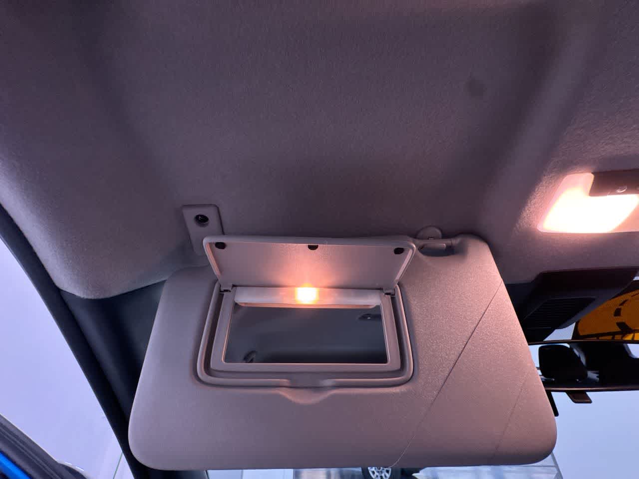 2022 Nissan Kicks SR