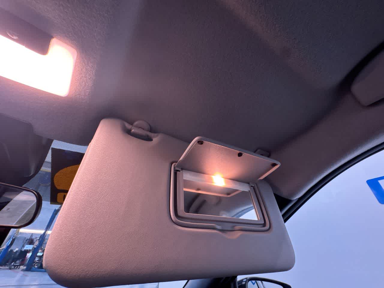 2022 Nissan Kicks SR