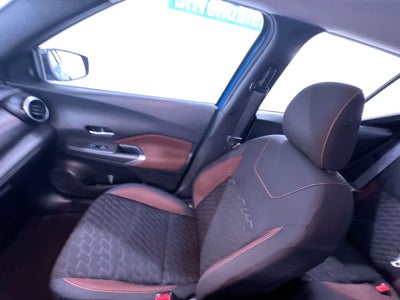 2022 Nissan Kicks SR