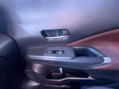 2022 Nissan Kicks SR