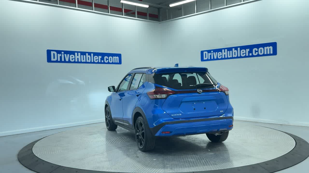 2022 Nissan Kicks SR