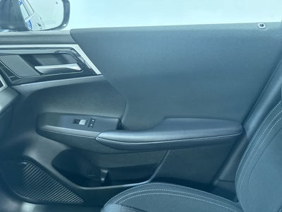 2025 Mitsubishi Outlander ES