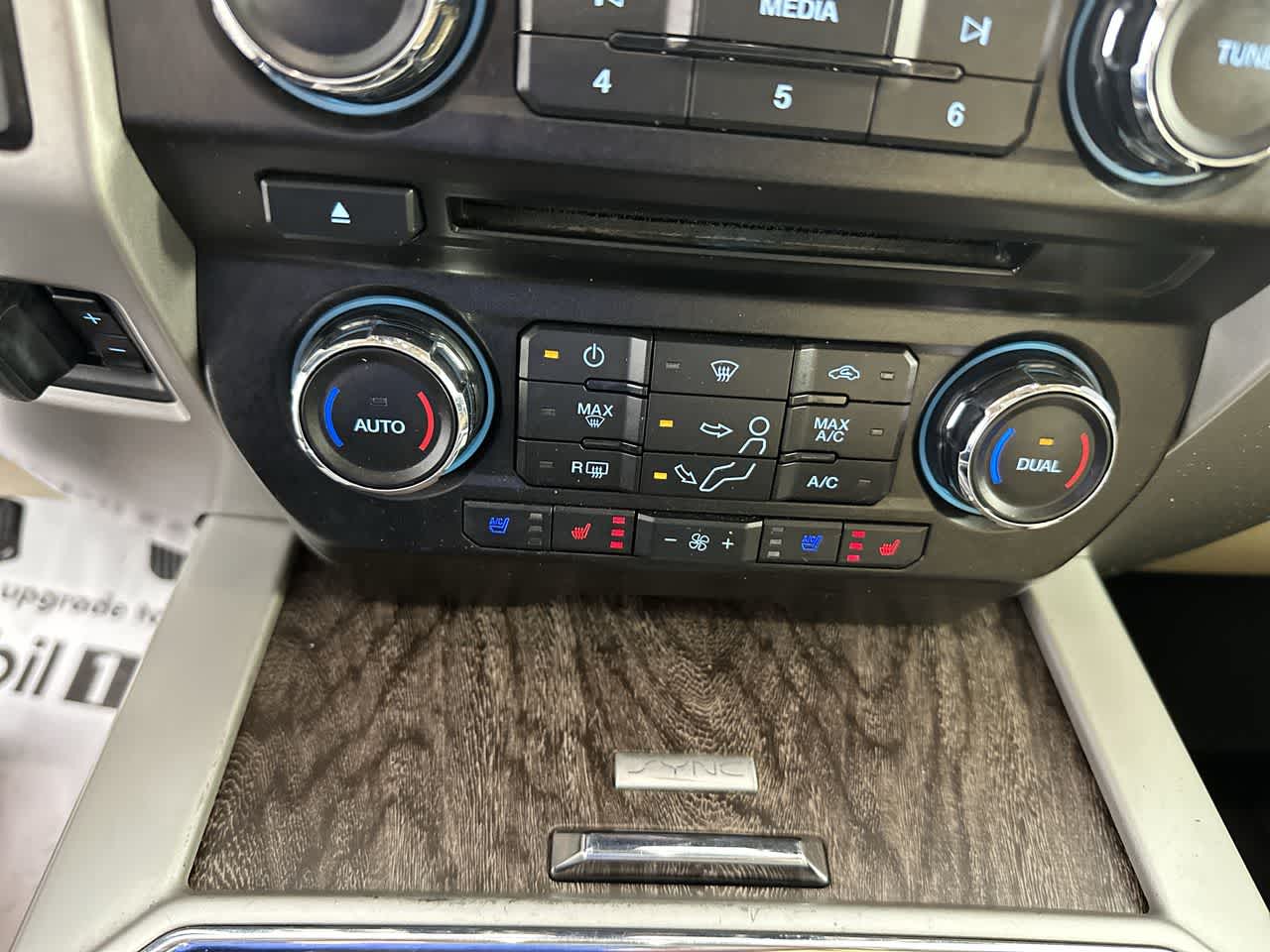 2017 Ford Super Duty F-350 SRW Lariat