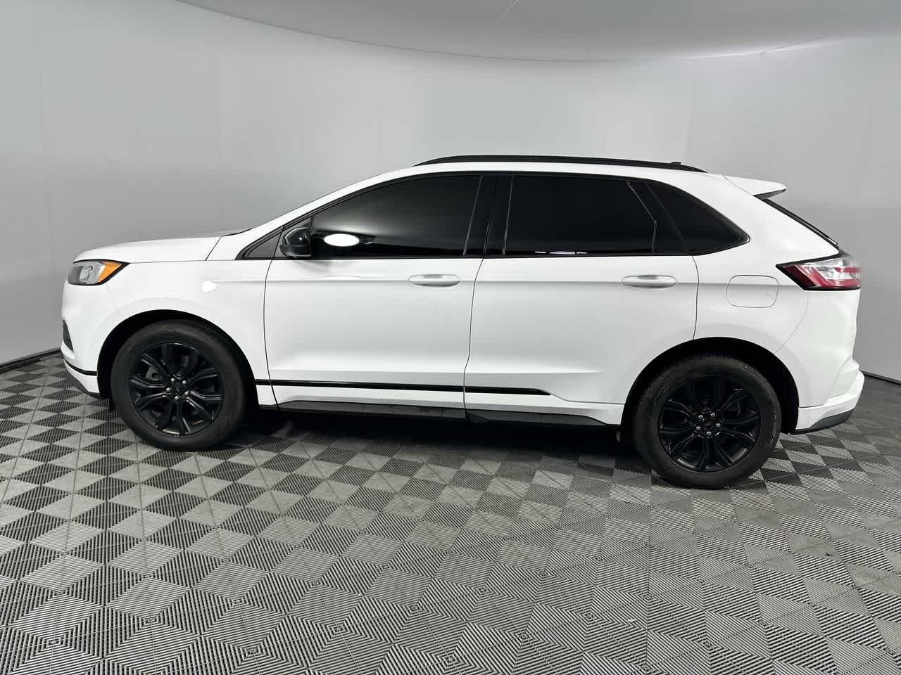 2022 Ford Edge SE